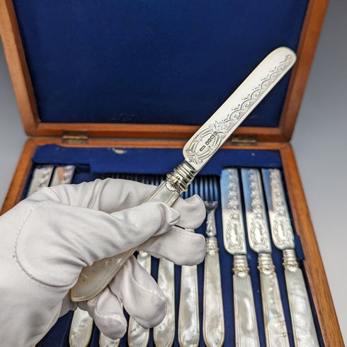 1875 年英國古董白色珍珠手柄和純銀刀片餐具 9 對套裝 Walker 和 Hall 木盒